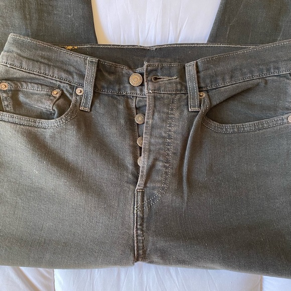 Levis Wedgie Fit Straight Raw Hem in Washed Black - Picture 6 of 7